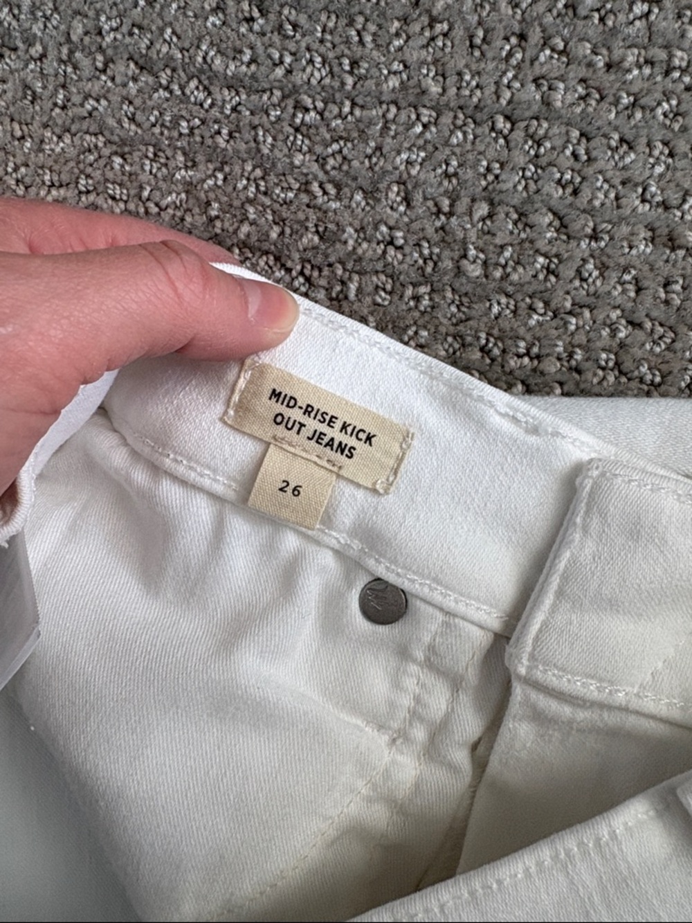 Madewell mid rise white kickout jeans. Size 26. New without tags. - Picture 3 of 4